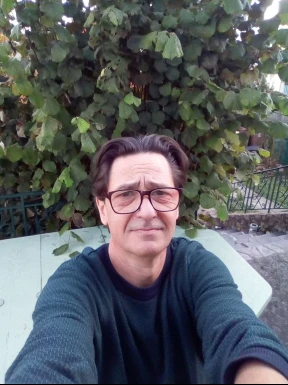 French men looking for love