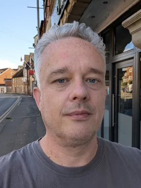 English men looking for love